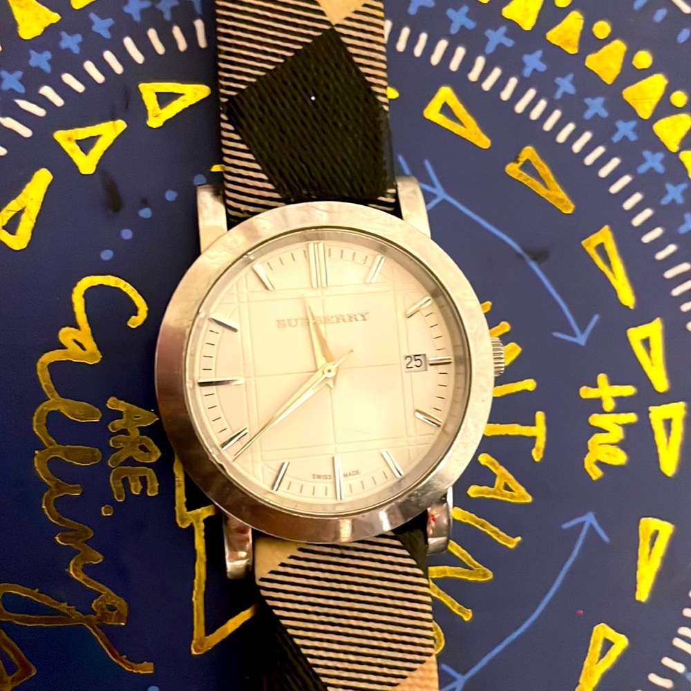 Burberry women’s BU1390- used